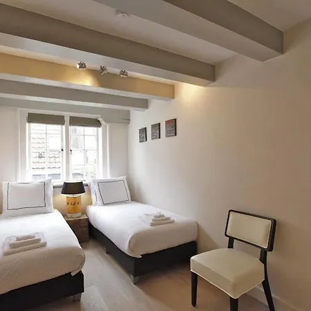Canal Hotel 4*